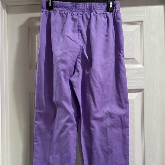 Landau ladies scrubs are a size Small/P - Picture 8 of 8